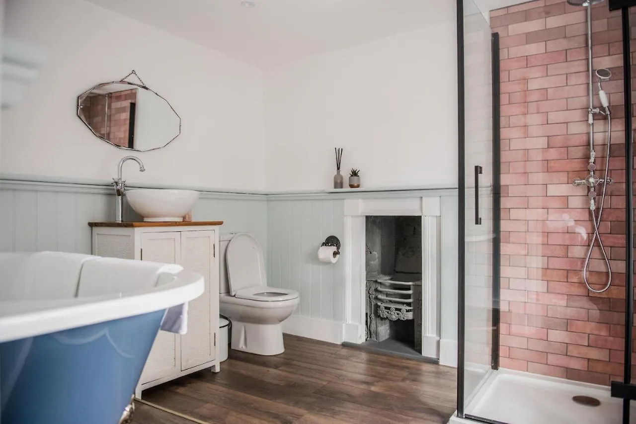 The Heathcock Boutique Hotel - Room 1 Cardiff