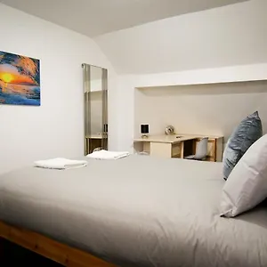 https://the-stone-house.hotelsin-nottingham.com