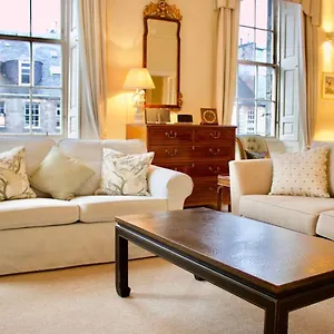 https://period-property-on-castle-street-sleeps-6.edinburghhotelsuk.org