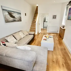https://holiday-home-hot-tub-sauna.tophotelsbath.com