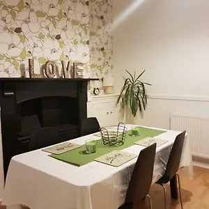 Holiday home Tynant House- Modern 3 Bed House- Centre And Free Parking, Cardiff
